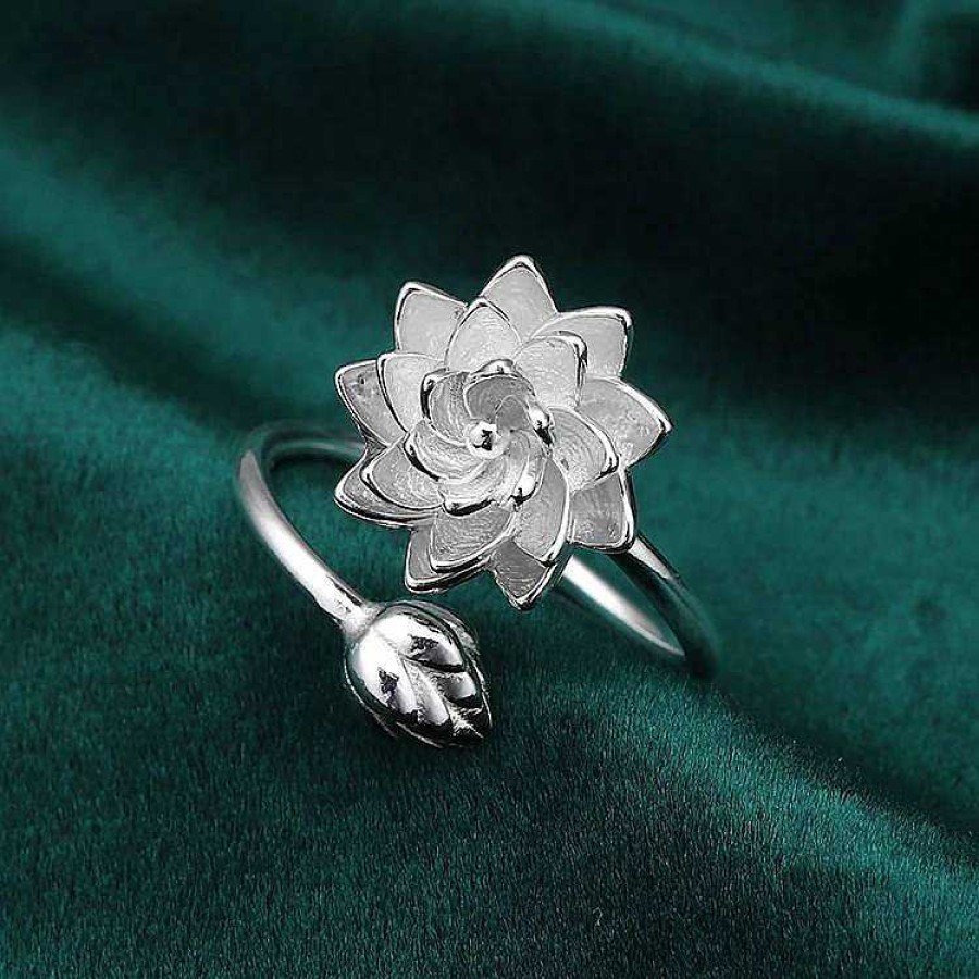 Rings Coordonné | White Lotus Adjustable Fidget Ring